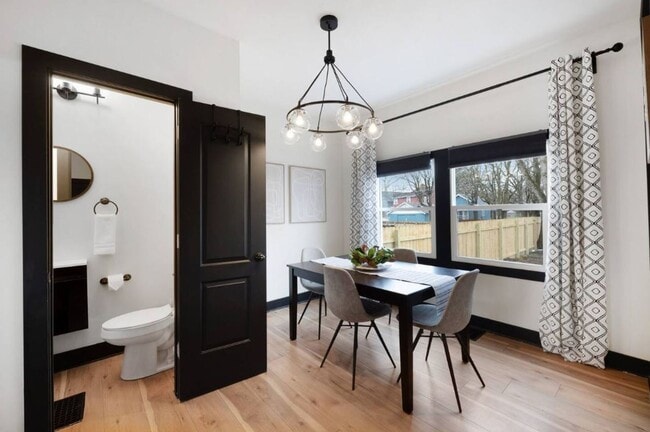 Building Photo - Beautifully Updated 3-Bedroom Home on a Co...