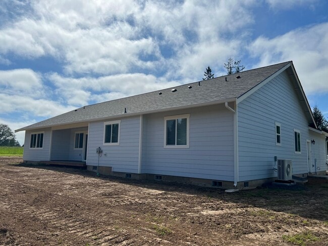 Building Photo - Country quiet, brand new house