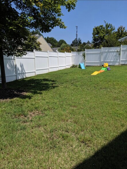 Building Photo - 8174 Rolling Glenn Dr