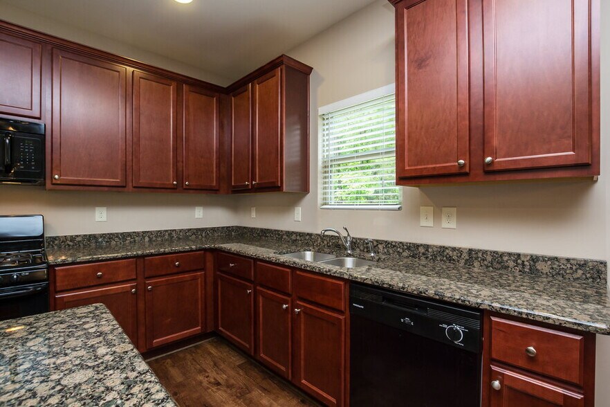 Building Photo - 251 Chandler Bluff Ct SE
