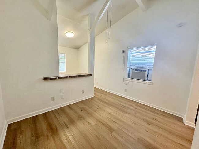 Building Photo - 602 Lovett Ave