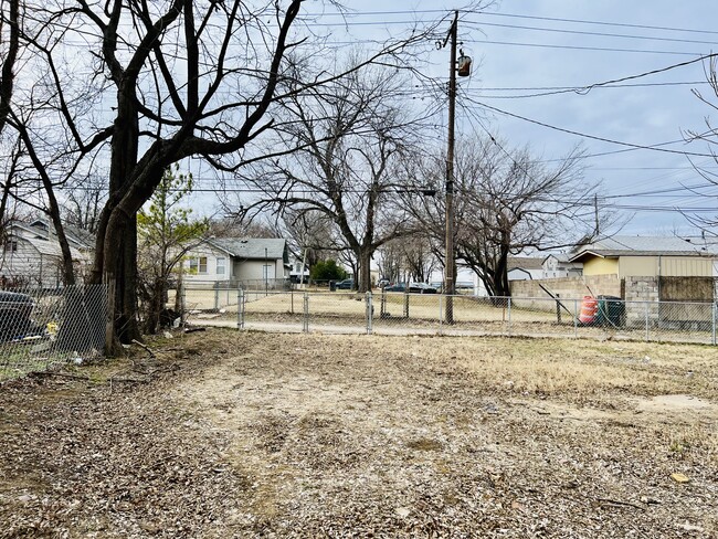 Building Photo - 1048 N Trenton Ave