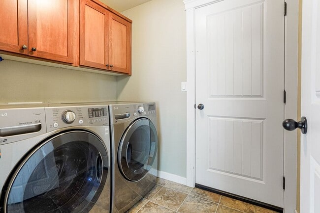 Building Photo - Well-Kept 3 bed, 2 bath home in South Salem