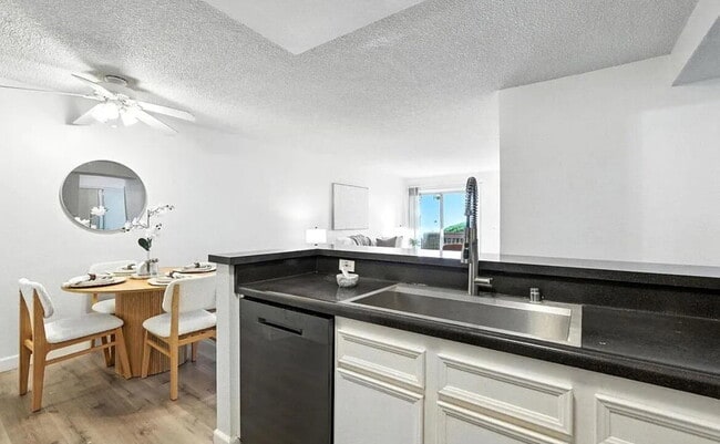 Building Photo - This 1-bedroom, 1-bathroom unit offers an ideal blend of comfort, convenience, and community