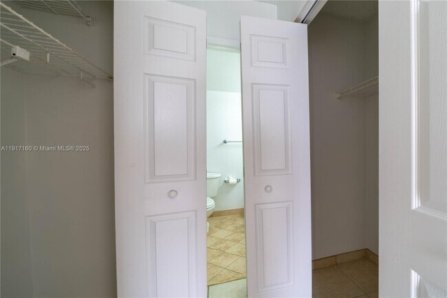 Building Photo - 2500 NE 135th St