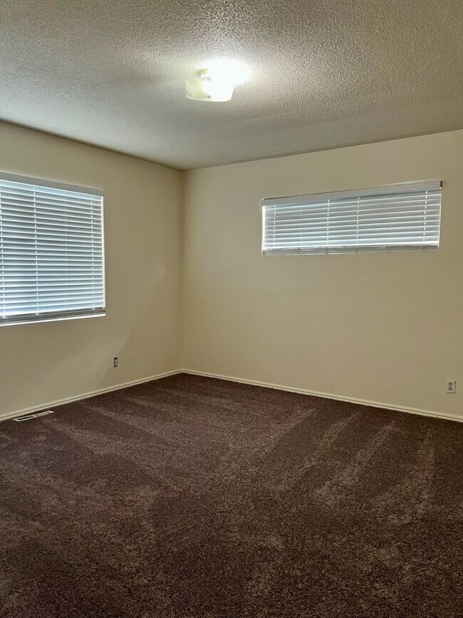 Building Photo - 3 Bedroom, 2 Bathroom House for Rent - Move-in Special $1,000 off 1st Month's Rent!