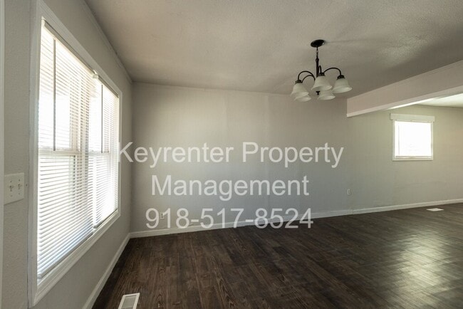 Building Photo - 3 BED/ 1 BATH IN UP AND COMING NEIGHBORHOOD