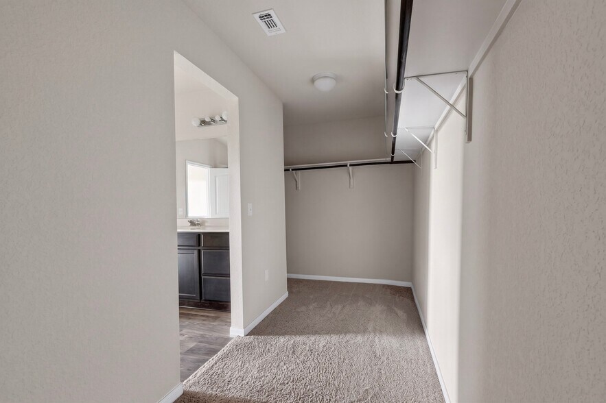 Building Photo - 402 Pentire Way