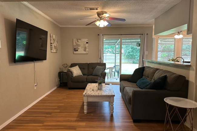 Building Photo - 1607 Sagebrush Trl