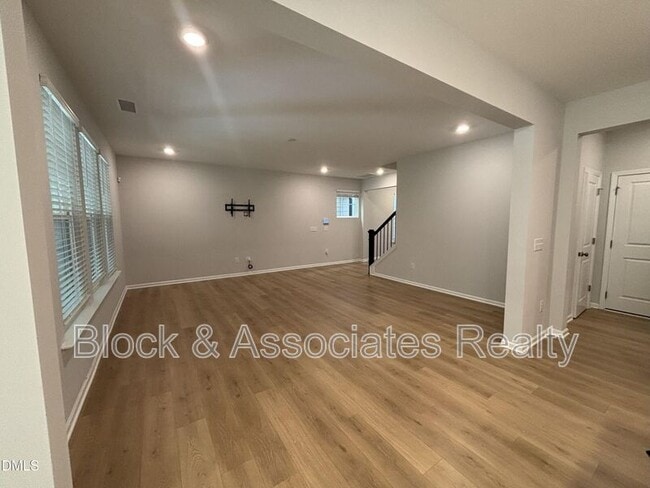 Building Photo - 2105 Goudy Dr