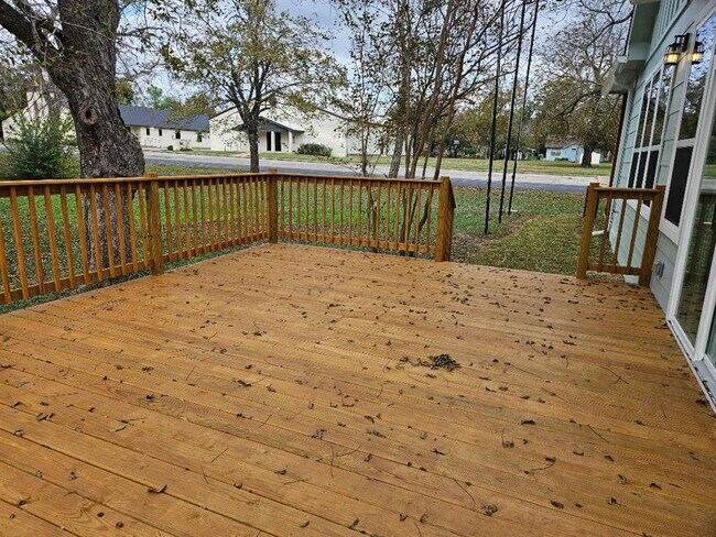 Building Photo - 700 N Avenue C