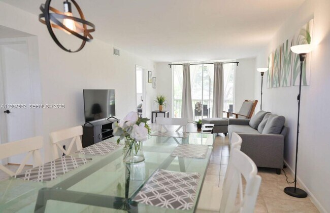 Building Photo - 8901 S Hollybrook Blvd