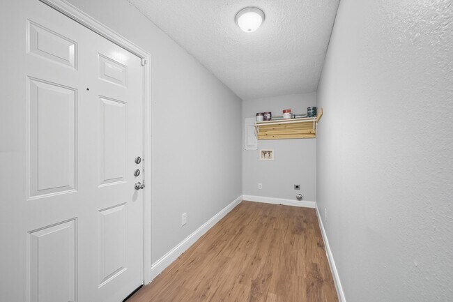 Building Photo - 1166 N Texas 78 Business