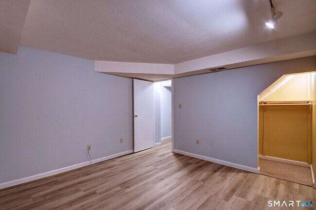 Building Photo - 545 Cypress Rd
