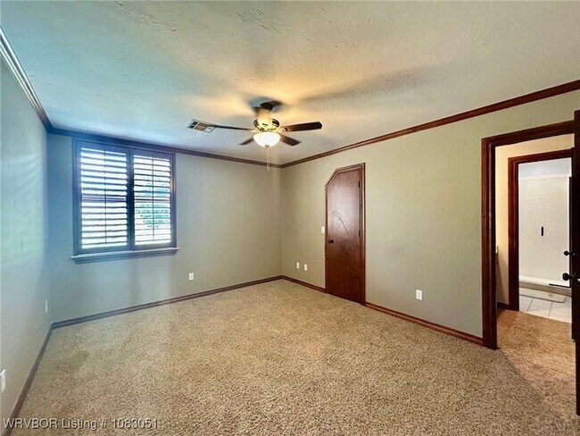 Building Photo - 1801 Oak Forest Dr