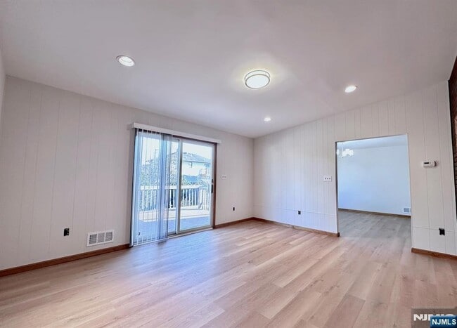 Building Photo - 48 Center