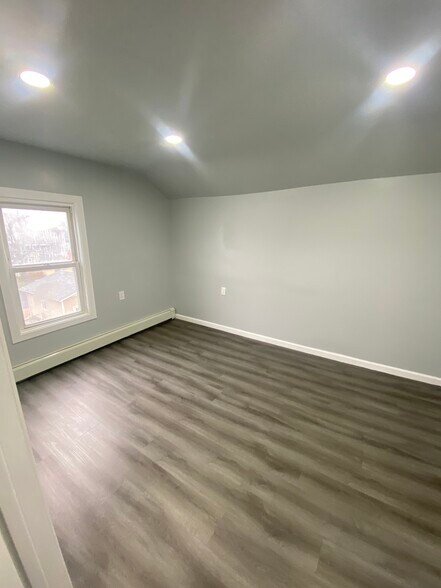 3rd floor bedroom - 129 Price St