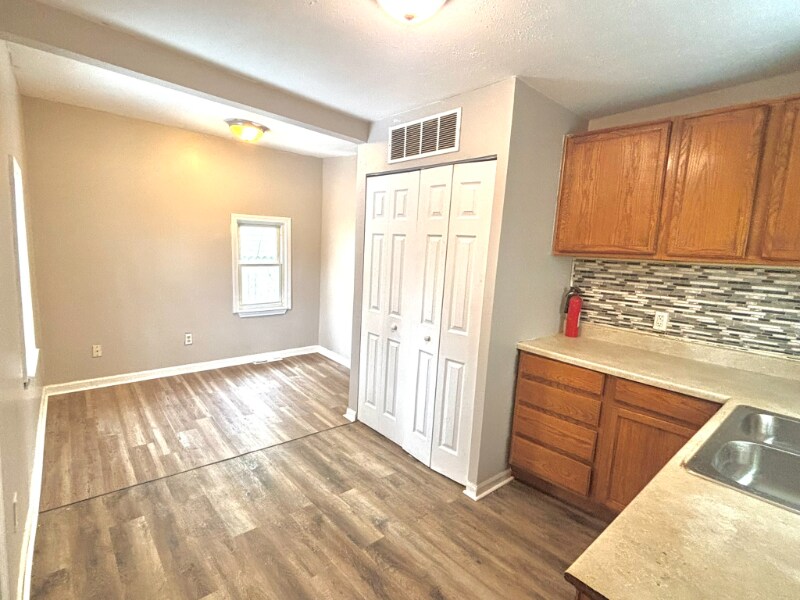 Building Photo - 1763 Giant St