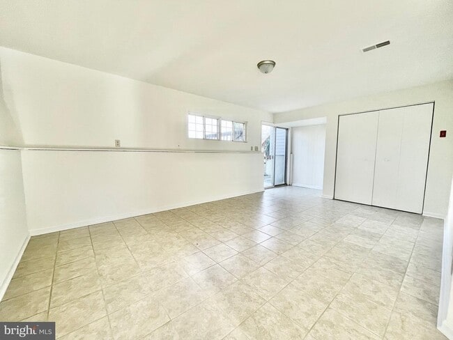 Building Photo - 245 Charring Cross Dr