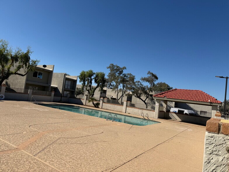 Building Photo - 2833 E Le Marche Ave