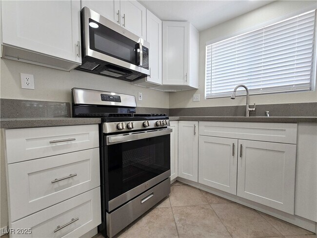 Building Photo - 908 Coral Isle Way