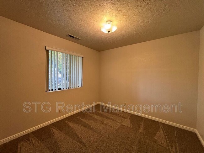 Building Photo - 325 N Main St