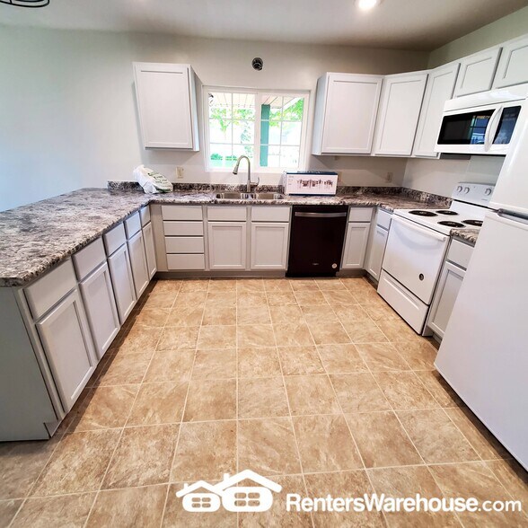 Building Photo - 224 N Nicollet St