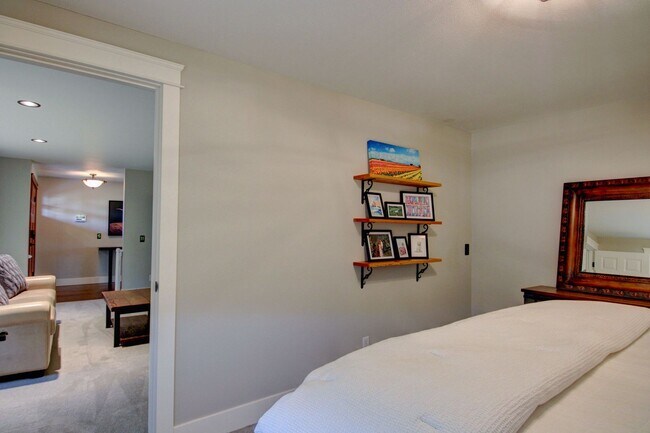 Building Photo - 3 Bedroom, 2.5 Home. Available NOW!!!!