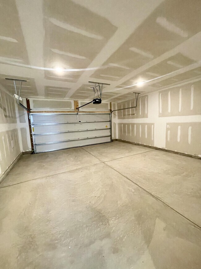 Building Photo - 240 Blue Haw Dr