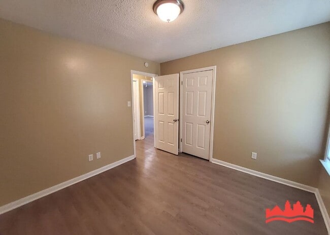 Building Photo - 3902 Ross Rd