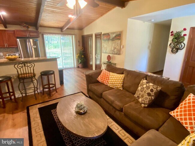 Building Photo - 4535 Pine Ridge Dr W