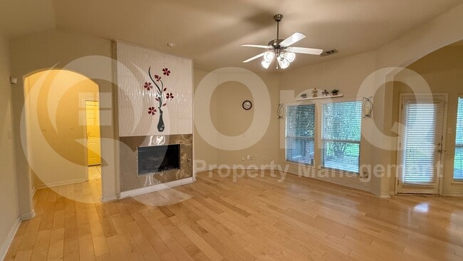 Building Photo - 9584 Park Garden Dr