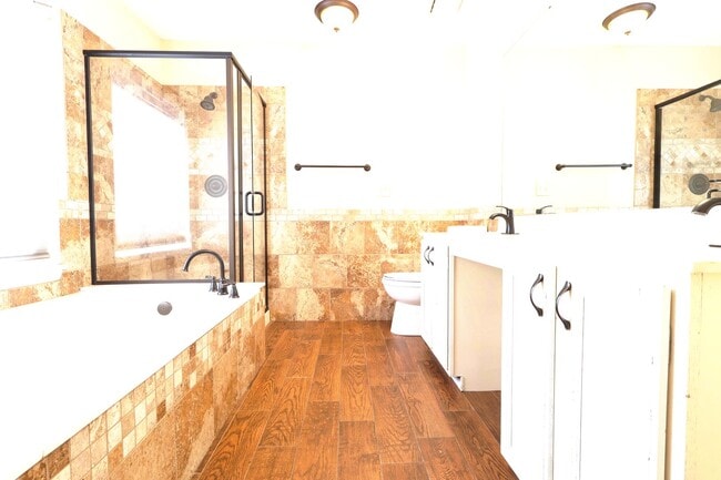 Building Photo - 5 Bed 3.5 Bath Chesterfield Charmer