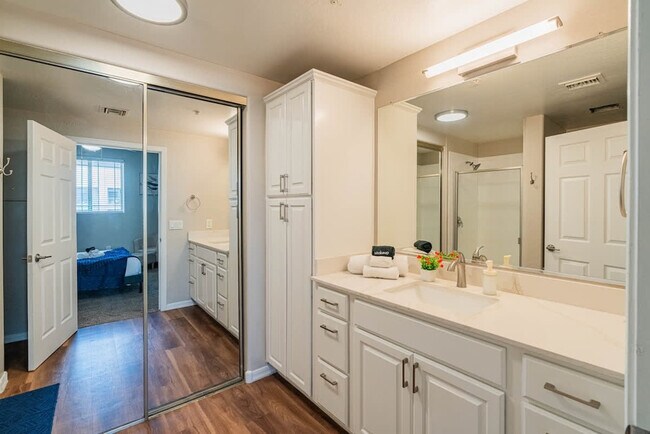 Building Photo - 1275 E University Dr