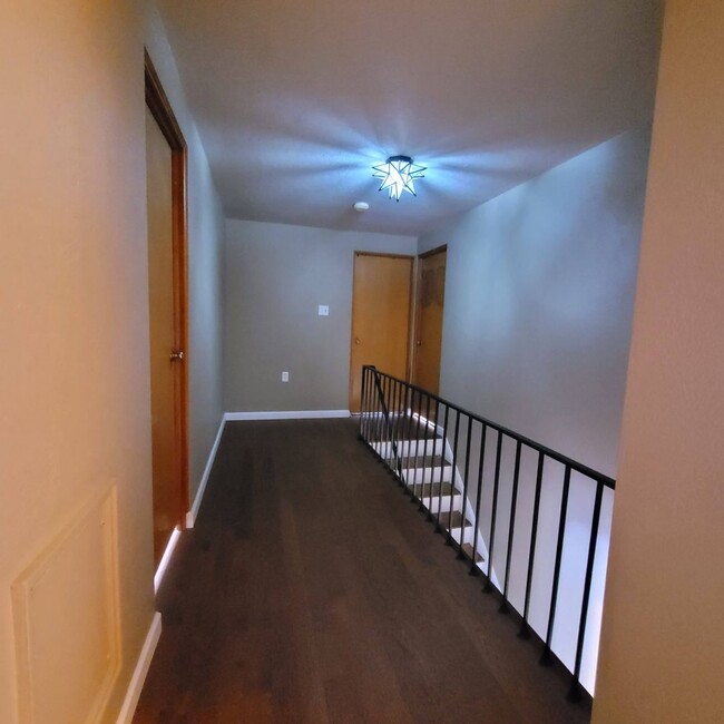 Building Photo - Upper St. Clair 4 Bedroom Home - In ground...