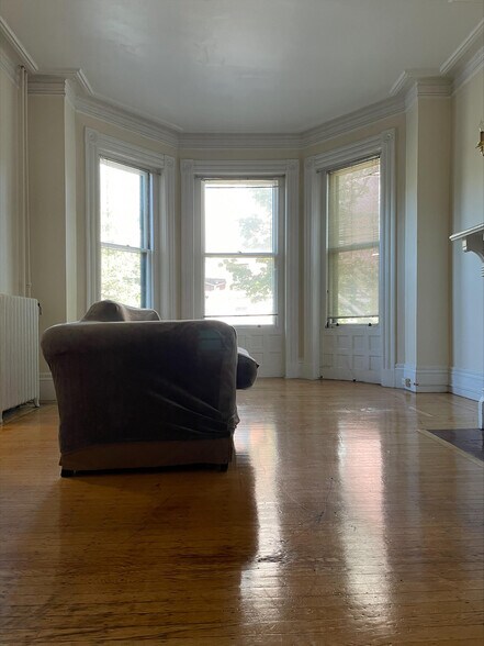 Main Room 3 - 336 Marlborough St