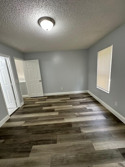 Building Photo - 10973 Traci Lynn Dr