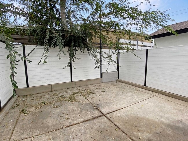 Building Photo - 3009 Vancouver Ave