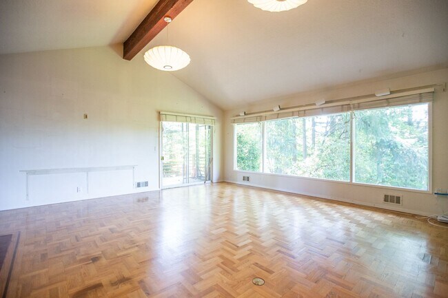 Building Photo - Mid Century 3 Bedroom Home Available Now i...