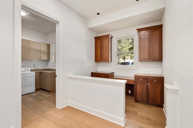 Building Photo - 1101 Sprague Ln