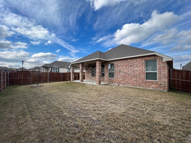 Building Photo - 14869 Nightmist Rd