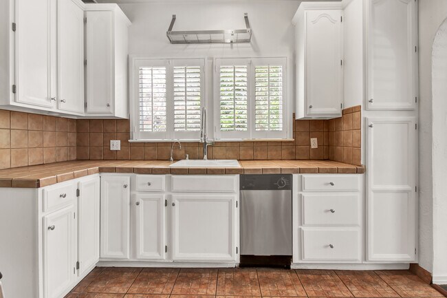 Building Photo - 123 N La Jolla Ave