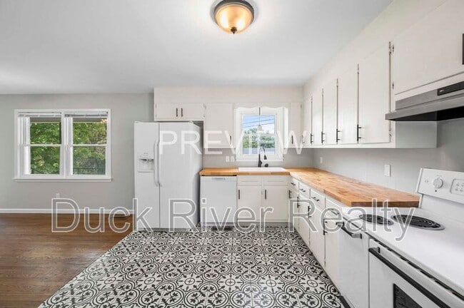Building Photo - 106 1/2 Hobbs Dr