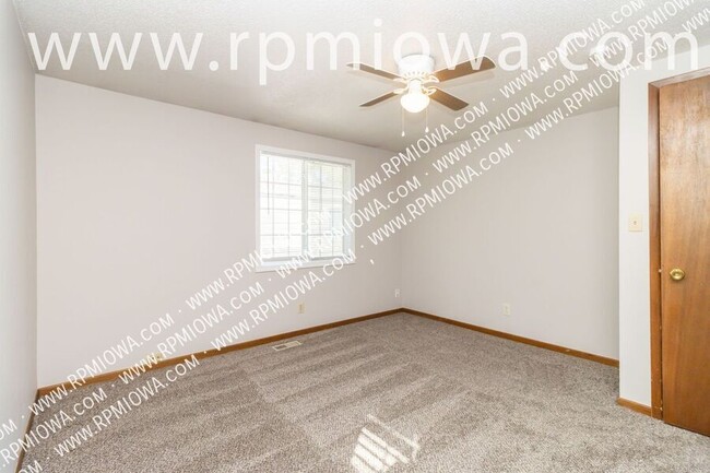 Building Photo - RENT SPECIAL!! 3 Bedroom, 2.5 Bath in Ames