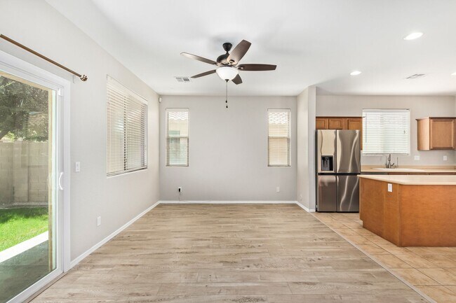 Building Photo - Gorgeous 3 bed/2 bath in Power Ranch!