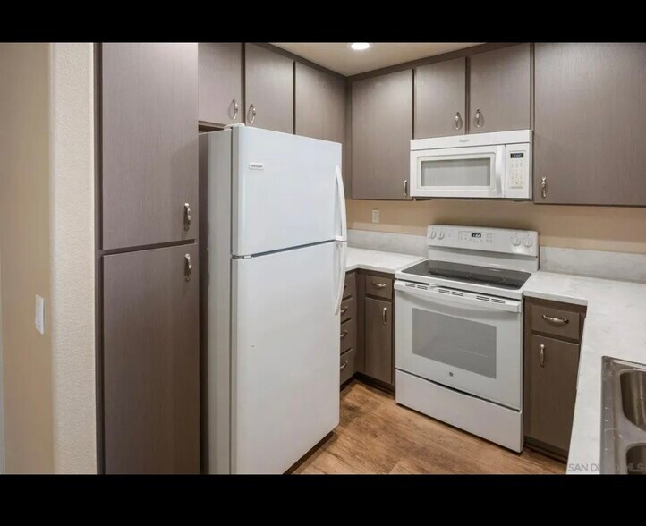 Building Photo - 580 Camino De La Reina
