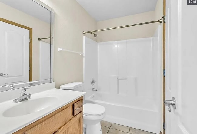 Building Photo - Town House