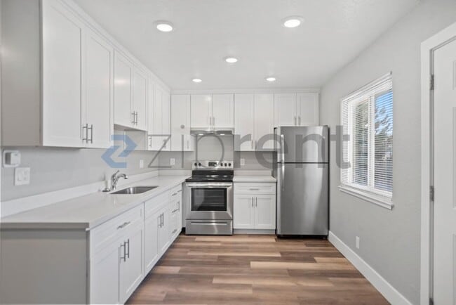 Building Photo - 26910 Manon Ave