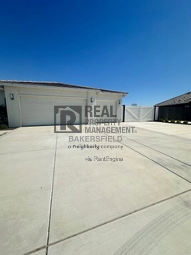 Building Photo - 823 Brookline Ln