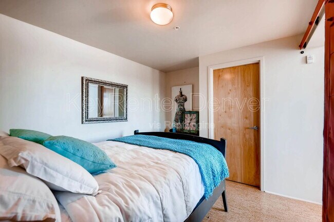 Building Photo - 3100 Huron St